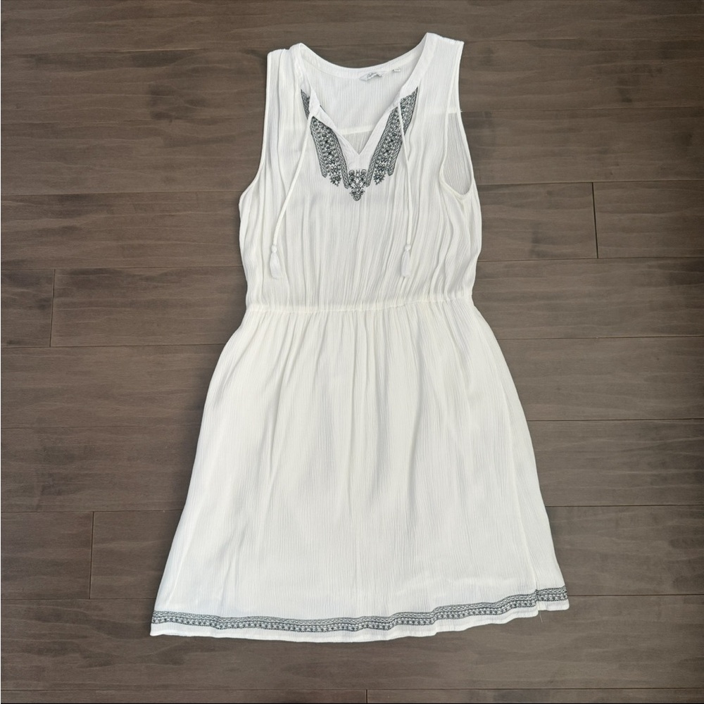 White Sleeveless Embroidered Summer Dress size Large